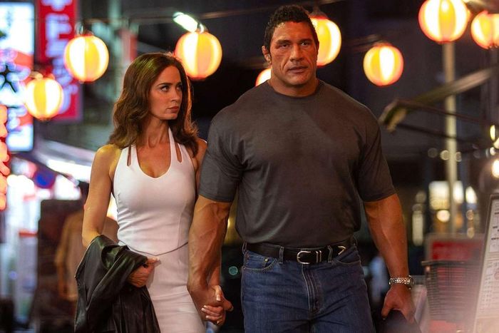 Emily Blunt và Dwayne Johnson trong “The Smashing Machine”