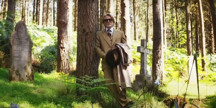 Daniel Craig trong phim "Wake Up Dead Man: A Knives Out Mystery"