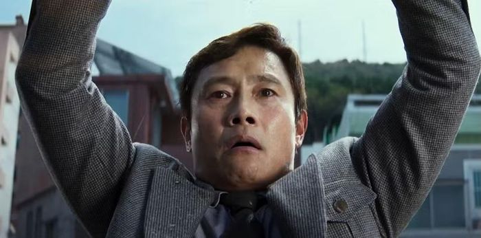 Lee Byung Hun trong phim "No Other Choice"
