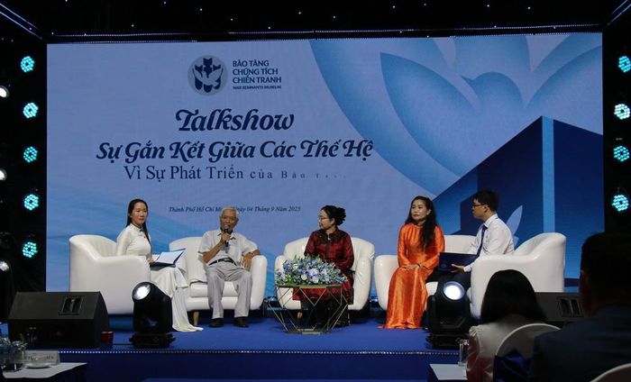 Phần giao lưu giữa đại biểu các thế hệ của Bảo tàng. Ảnh: Thu Hương - TTXVN