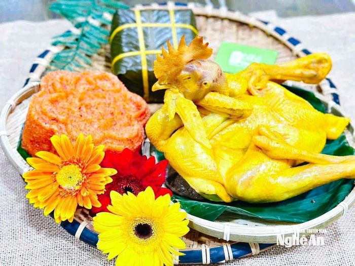 Cỗ xôi gà cúng làm sẵn có giá 400.000-500.000 đồng/cỗ. Ảnh: T.P