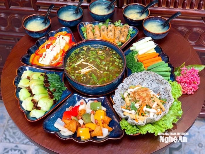 Mâm chay có giá từ 700.000 -1,5 triệu đồng/mâm tùy số lượng món. Ảnh: T.P