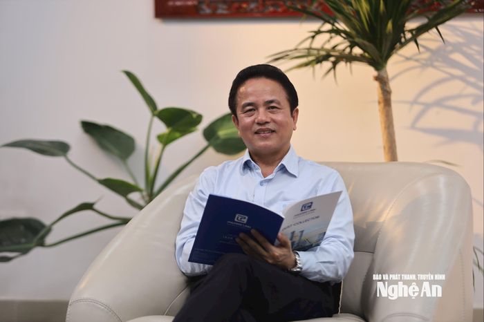 Ông Trần Văn Lê luôn tin rằng chỉ có học mới là con đường duy nhất để thay đổi số phận.