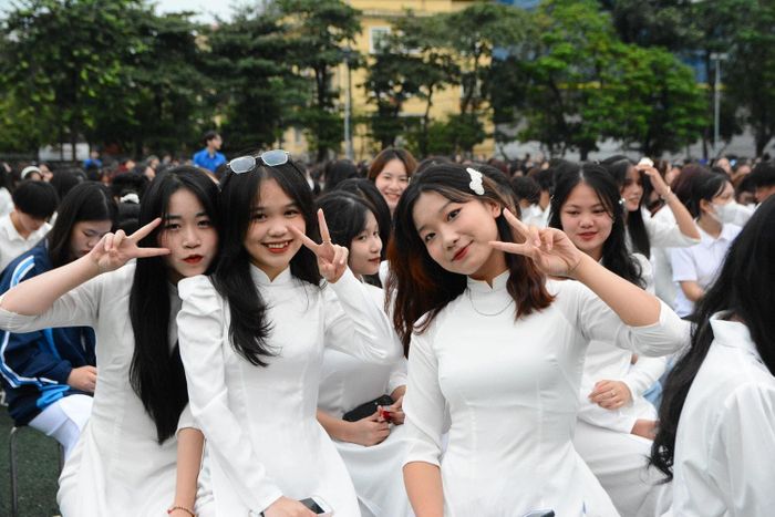 Sinh viên một trường đại học tại Hà Nội trong lễ khai giảng năm học mới. Ảnh: Xuân Quý