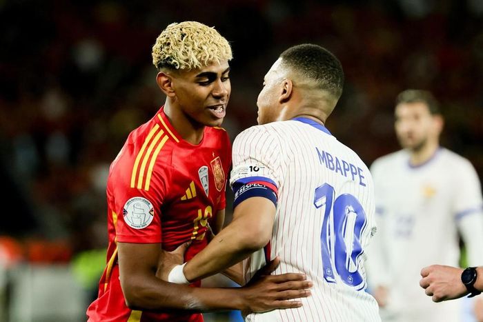 Yamal (trái) vs Mbappe sẽ cạnh tranh nhau trên mọi mặt trận