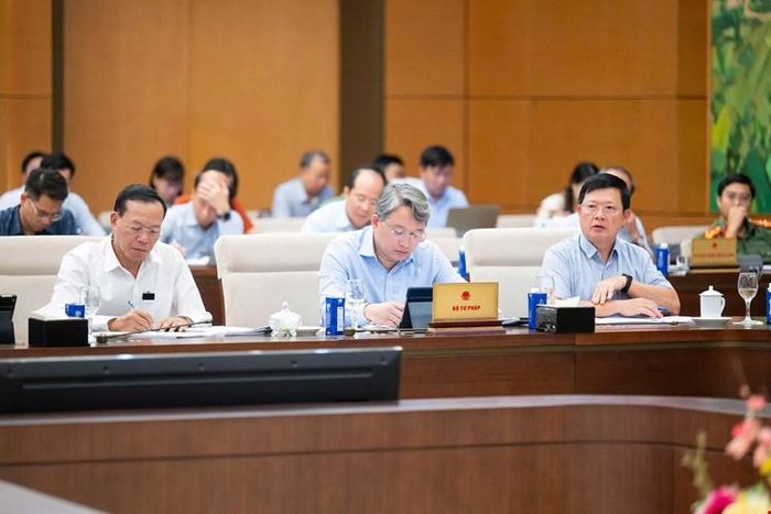  Lãnh đạo Bộ Tư pháp và các đại biểu dự họp 