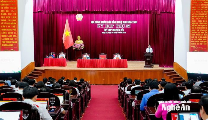 Quang cảnh Kỳ họp thứ 32 (kỳ họp chuyên đề) của HĐND tỉnh Nghệ An khóa XVIII, nhiệm kỳ 2021 - 2026. Ảnh: Phạm Bằng