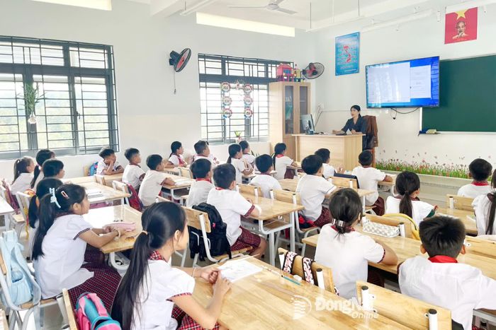 Học sinh Trường Tiểu học Nguyễn Bá Ngọc (xã Đak Lua) trong phòng học khang trang. Ảnh: NTCC