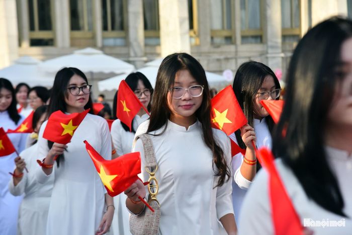 Những gương mặt còn bỡ ngỡ trong năm đầu tiên bước vào cấp trung học phổ thông.