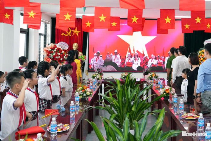Lễ khai giảng tại Trường Tiểu học Tứ Liên, phường Hồng Hà...