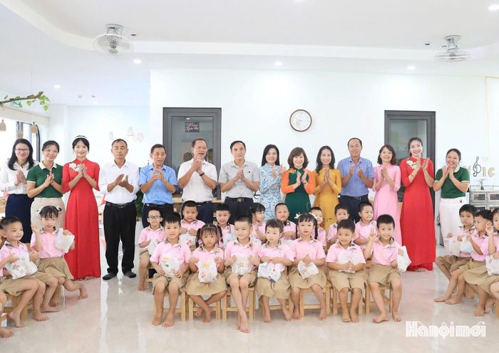 Niềm vui của cô và trò Trường Mầm non Lâm Tiên bước vào năm học mới.