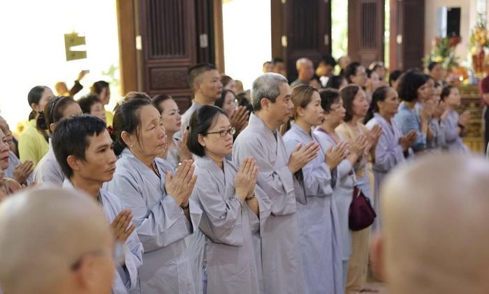 Phật tử tham gia Đại Lễ Vu Lan tại Tổ đình Từ Đàm (phường Thuận Hóa, thành phố Huế). Ảnh: Văn Dũng-TTXVN