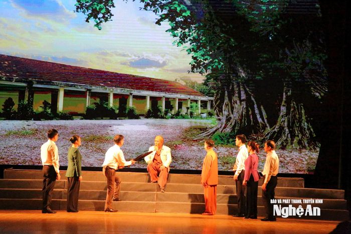 Một phân cảnh trong vở "Lời Người lời của nước non". Ảnh:Thanh Nga
