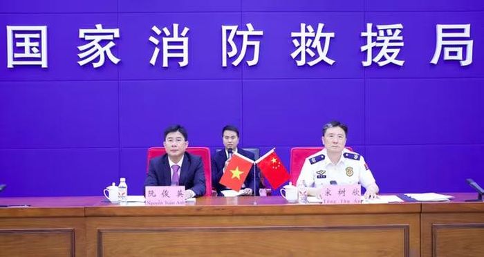 Trung tướng Nguyễn Tuấn Anh và đồng chí Tống Thụ Hân chủ trì buổi làm việc giữa Cục Cảnh sát PCCC và CNCH, Bộ Công an Việt Nam và Cục PCCC và CNCH quốc gia Trung Quốc