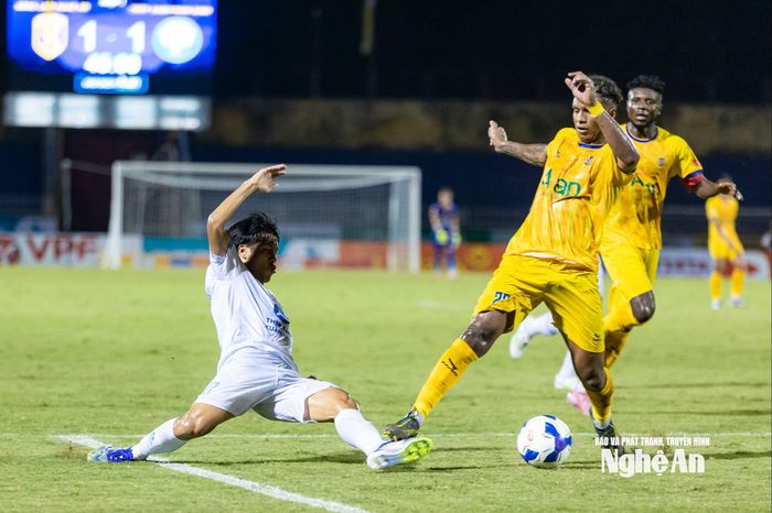 Carlos Enrique sẽ có được những màn trình diễn tốt hơn sau quãng thời gian V.League tạm nghỉ. Ảnh: Xuân Thủy