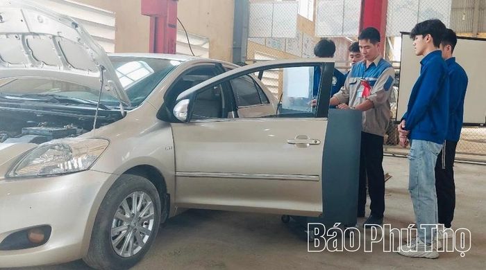Ngành Công nghệ ô tô được nhiều sinh viên lựa chọn theo học và được hưởng nhiều chính sách ưu đãi.