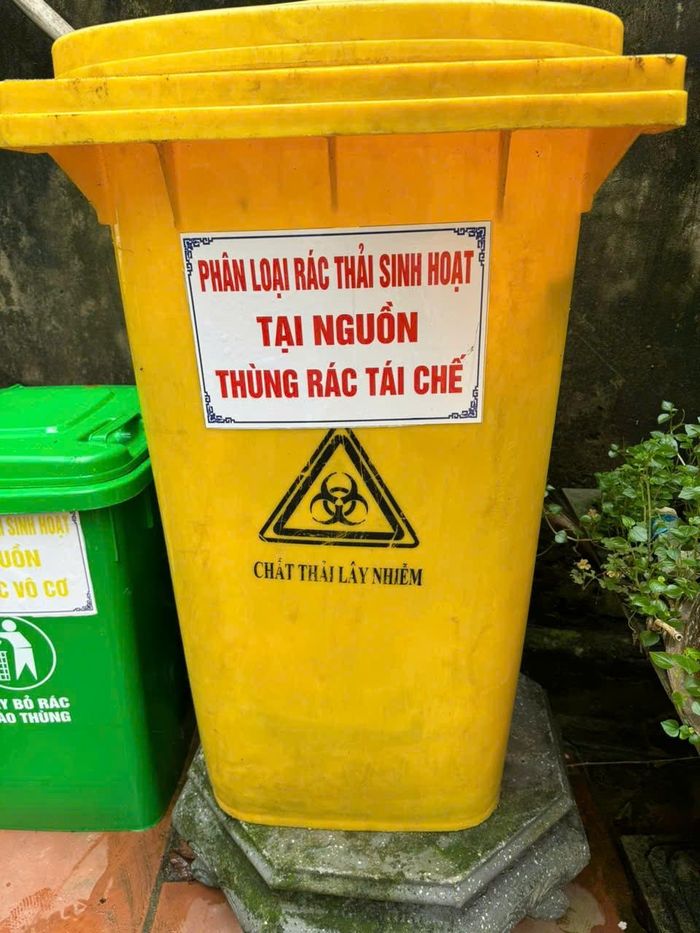 Mô hình sử dụng thùng rác thông minh và phân loại rác thải tại nguồn tại thôn An Hiền. Ảnh: Quang Huy