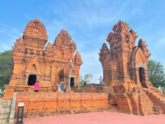 Tháp Po Klong Garai là điểm đến nổi tiếng vùng đất Nam Khánh Hòa