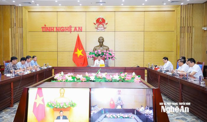 Điểm cầu Nghệ An do đồng chí Lê Hồng Vinh - Phó Bí thư Tỉnh ủy, Chủ tịch UBND tỉnh chủ trì. Ảnh: Thành Duy