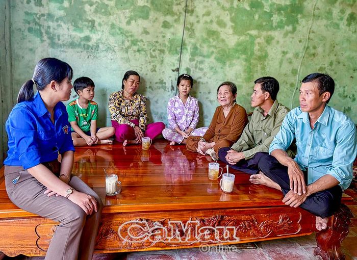 Tuổi trẻ Khánh Lâm lan tỏa đạo lý "uống nước nhớ nguồn" qua những chuyến thăm hỏi gia đình chính sách, người có công.