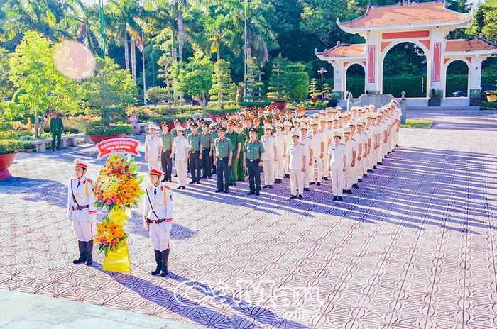 Tuổi trẻ Công an Nhân dân nguyện ra sức rèn luyện theo tư tưởng, đạo đức, phong cách Hồ Chí Minh, luôn hết lòng "Vì nước quên thân, vì dân phục vụ". Ảnh Công an tỉnh cung cấp