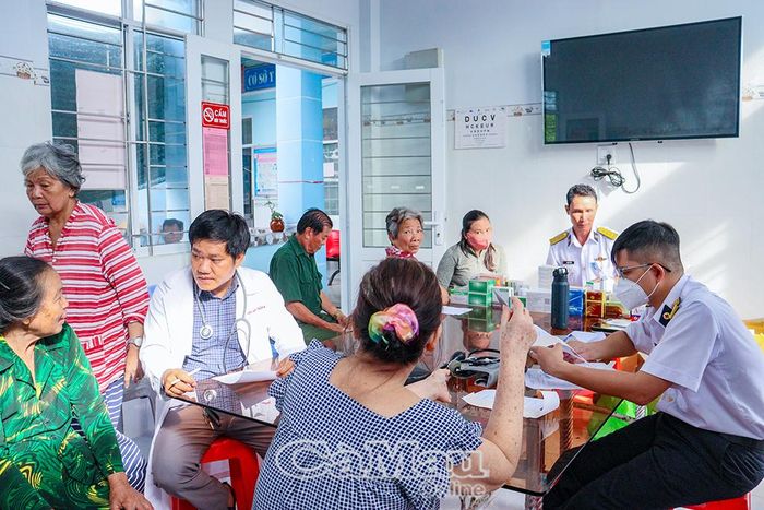 Hoạt động góp phần chăm lo sức khỏe cho đồng bào vùng sâu, vùng xa, củng cố tình đoàn kết quân - dân.