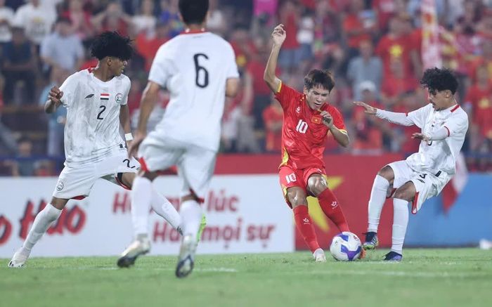 Với 1 bàn thắng và 1 kiến tạo, Văn Thuận (10) xứng đáng được coi là một trong những phát hiện của U23 Việt Nam ở vòng loại. Ảnh: Hoàng Linh