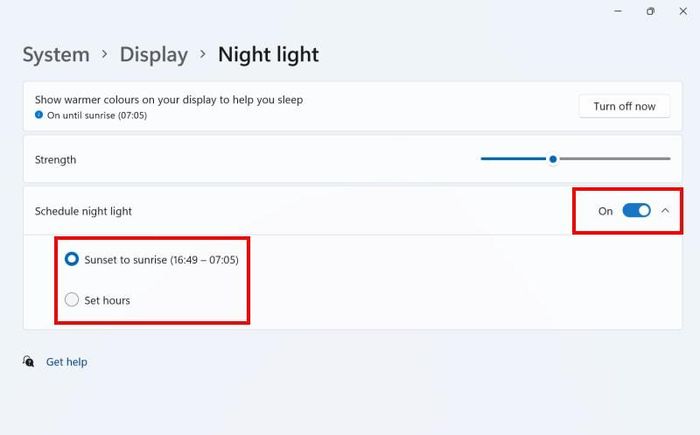 Microsoft đã tích hợp tính năng Night Light, cho phép màn hình chuyển sang tông màu ấm, dịu hơn, giảm thiểu tác động đến nhịp sinh học của cơ thể. Ảnh: Internet