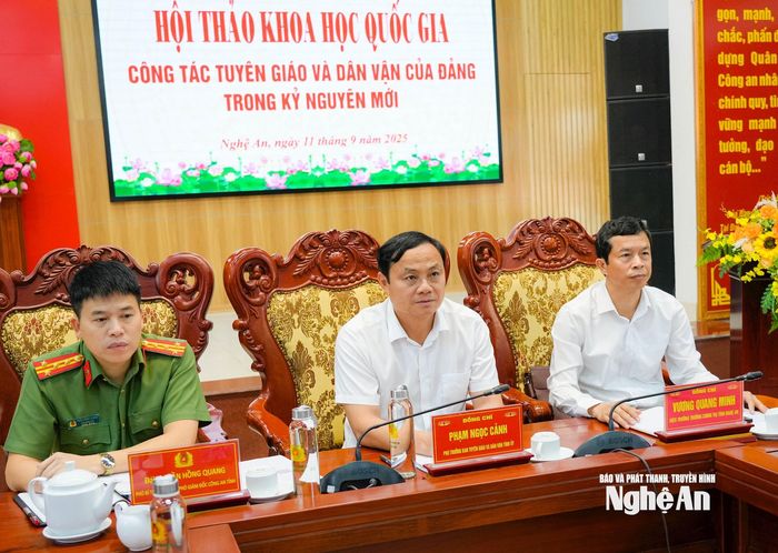 Các đồng chí chủ trì tại điểm cầu Nghệ An. Ảnh: TL