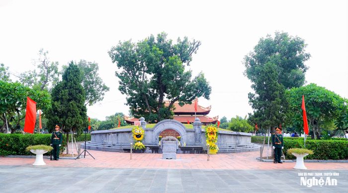 Mộ các liệt sĩ Xô viết Nghệ Tĩnh hy sinh ngày 12/9/1930 tại Thái Lão, Hưng Nguyên. Ảnh: Thành Duy