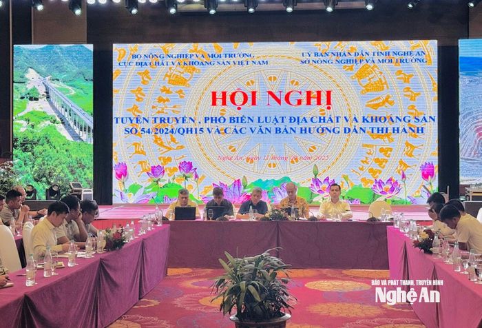 Cục Địa chất và khoáng sản (Bộ Nông nghiệp và Môi trường) cùng với Nghệ An đồng chủ trì tổ chức hội nghị trao đổi, phổ biến Luật Địa chất và khoáng sản năm 2024 tại Nghệ An. Ảnh: N.H