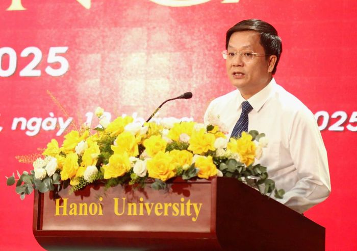 Nhà báo Hồ Minh Chiến, Tổng Biên tập Tạp chí Gia đình Việt Nam.