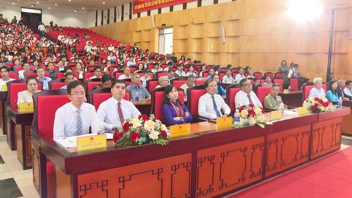 Lãnh đạo Trung ương và địa phương tham dự chương trình (Ảnh Hương Ly)