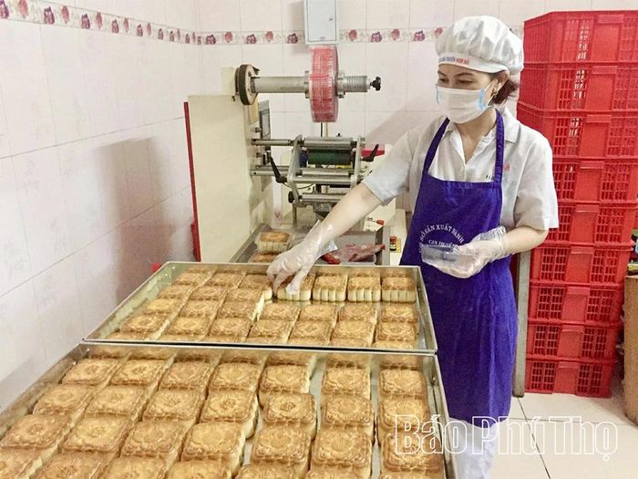 Bánh trung thu truyền thống vẫn luôn là sự lựa chọn của nhiều thực khách.