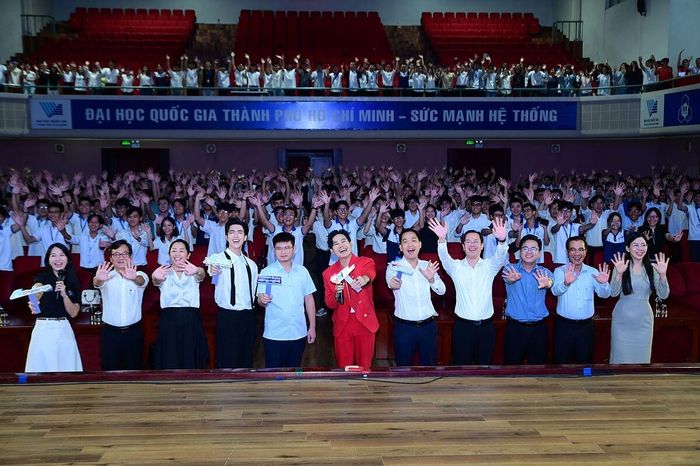 Sinh viên Đại học Quốc gia Thành phố Hồ Chí Minh hưởng ứng sự kiện Unitour đầu tiên của cuộc thi "AI Thực chiến 2025".