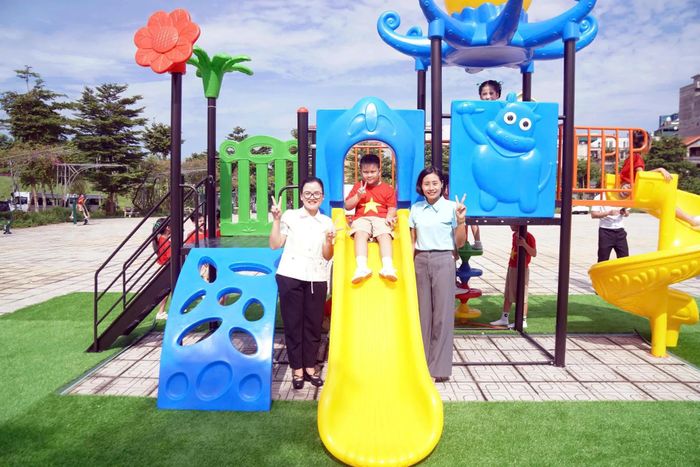 Những phần quà tuy không lớn về vật chất nhưng chứa đựng tình cảm, sự động viên kịp thời để các em nỗ lực hơn trong học tập và rèn luyện.