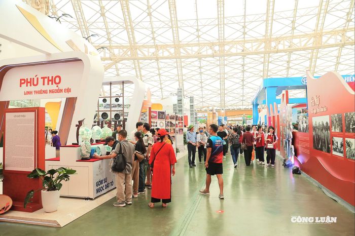 Vào lúc 20h00 tối nay 15/9, Lễ bế mạc Triển lãm Thành tựu Đất nước sẽ chính thức diễn ra tại Trung tâm triển lãm Quốc gia (Đông Anh, Hà Nội) hứa hẹn là đêm biểu diễn nghệ thuật vô cùng đặc biệt.