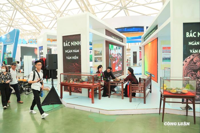 Văn hóa xứ Kinh Bắc tái hiện chân thực tại gian trưng bày của tỉnh Bắc Ninh tại nhà triển lãm Kim Quy.