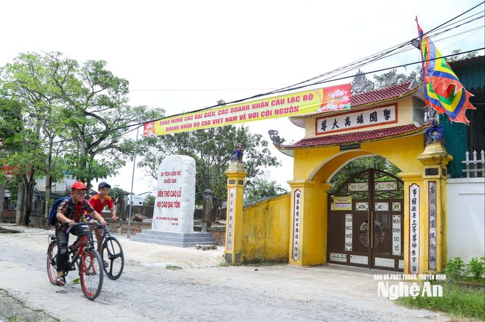Đền thờ Cao Lỗ - vị tướng của Thục Phán An Dương Vương, người con của đất Nho Lâm xã Tân Châu. Ảnh: Đình Tuyên