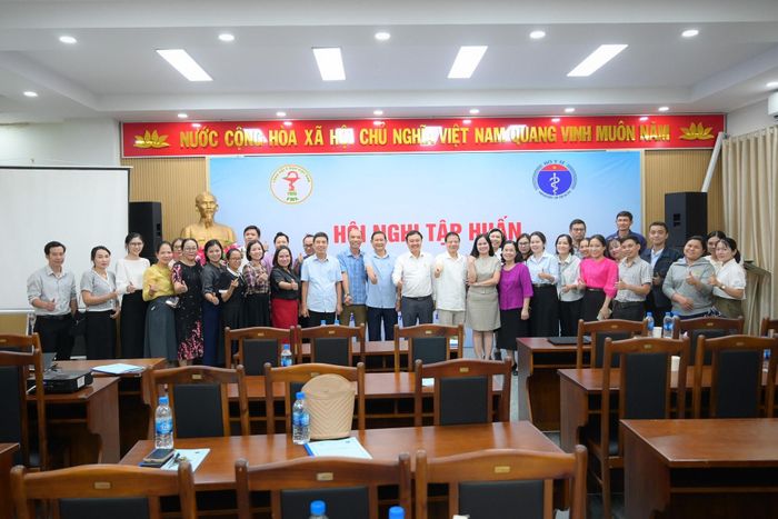 Các đại biểu tham dự Hội nghị chụp ảnh kỷ niệm