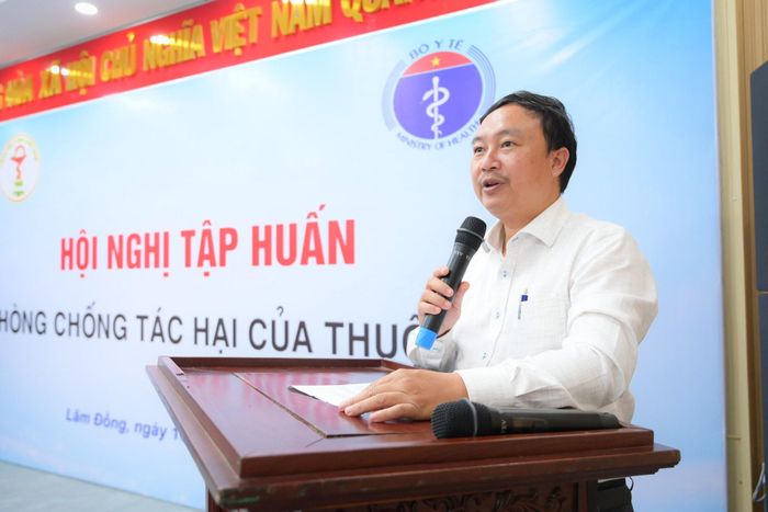 Phó Giám đốc Sở Y tế Lâm Đồng Tống Trường Ký đề nghị các cơ sở y tế trong khu vực đi đầu trong xây dựng môi trường làm việc và khám chữa bệnh không khói thuốc