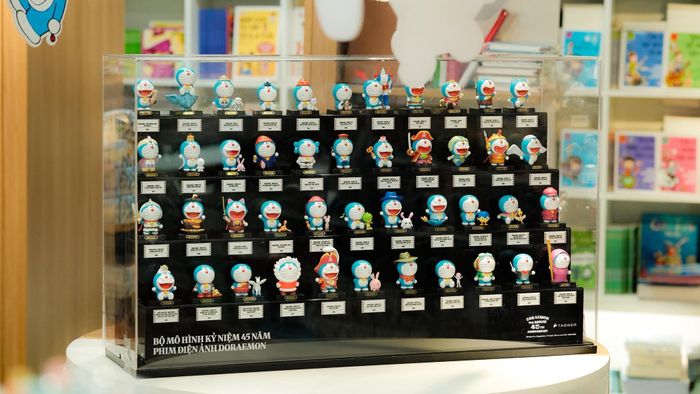 Bộ mô hình kỷ niệm 45 năm ra mắt phim điện ảnh Doraemon gồm 44 nhân vật đã được ra mắt vào đầu tháng 9. Ảnh: Kim Đồng.