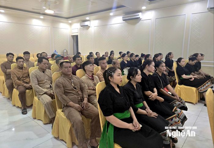 Các học viên người Ơ Đu tại buổi tập huấn. Ảnh: Tiến Hùng