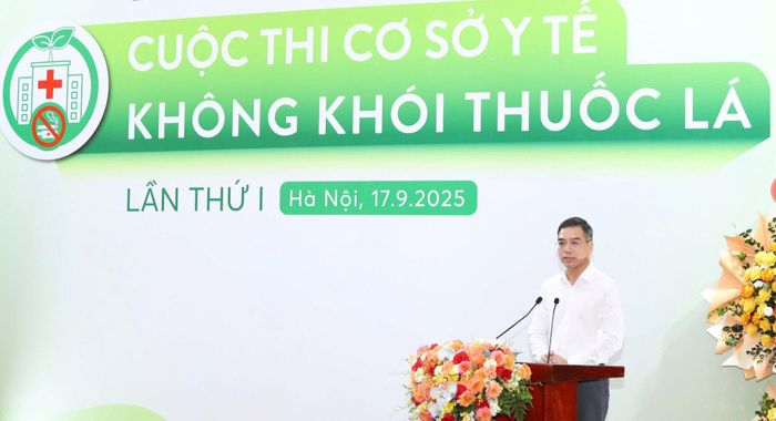 TS.BS Hà Anh Đức - Cục trưởng Cục Quản lý khám, chữa bệnh, Giám đốc Quỹ Phòng, chống tác hại của thuốc lá phát biểu tại buổi lễ