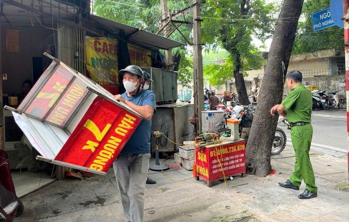 Đại diện UBND phường Nghĩa Đô cho biết, trong thời gian tới, lực lượng chức năng sẽ tiếp tục tăng cường tuần tra, kiểm tra, xử lý nghiêm các trường hợp vi phạm để tạo sức răn đe.