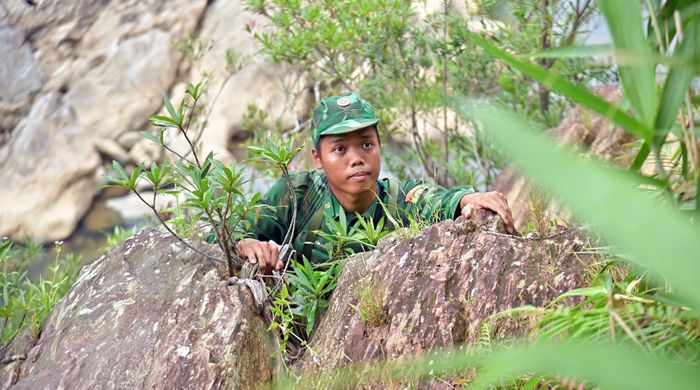  Bước chân người lính biên phòng in dấu chân trên từng cung đường hiểm trở. 