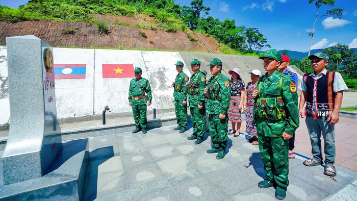  Phát huy sức mạnh toàn dân tham gia quản lý, bảo vệ biên giới quốc gia. 