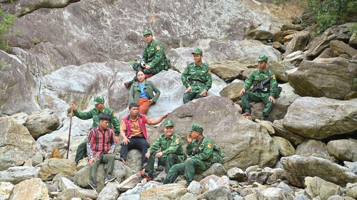  Giây phút nghỉ ngơi của đội tuần tra. 