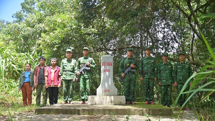  Những bước chân thầm lặng, vững chãi của người lính biên phòng vẽ nên bức tranh về ý chí kiên cường và tình yêu Tổ quốc của các anh. 