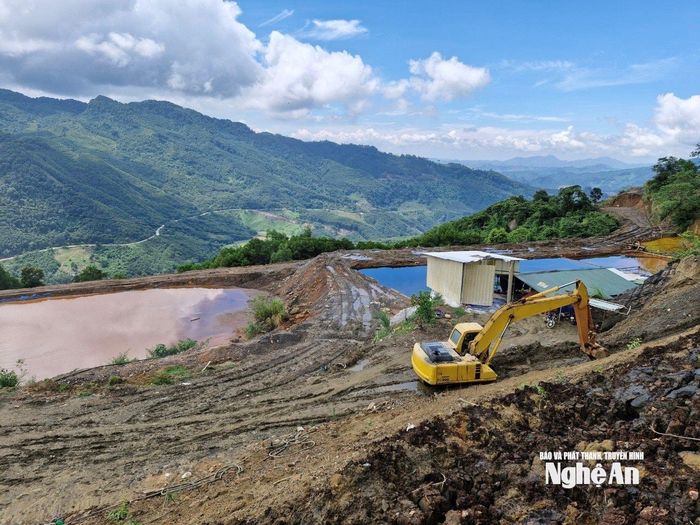 Một khu vực chứa nước và bùn thải của Công ty TNHH Thiếc Hà An trên vùng mỏ quặng thiếc Suối Bắc dịp tháng 7/2024. Ảnh: Nhật Lân